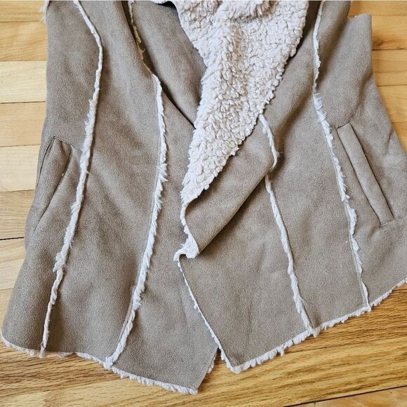 Daytrip Faux Fur Vest - Picture 4 of 7